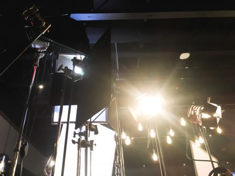 The light rigging on set at an ad for Chili's from 2019