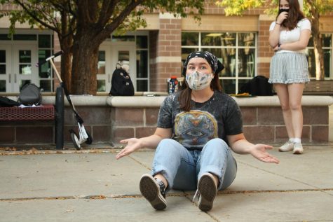 Hannah Rowton '22 rehearses for the fall play