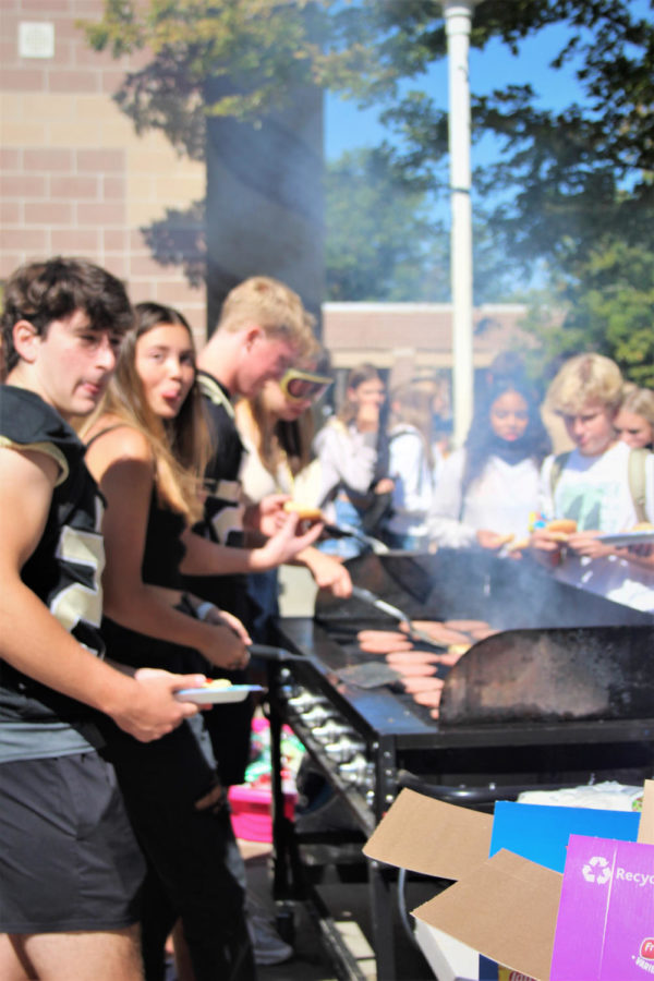 The MoHi Grillionaires prepare a feast for the student body at lunch on Oct. 8.