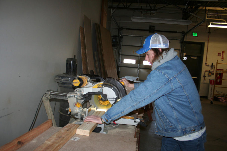 Andrew Brogdon ‘22 cuts a plank of wood in the construction class at Boulder TEC. 